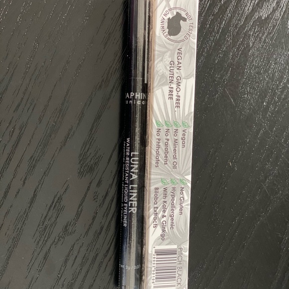 4 brand new makeup combo kit - Picture 2 of 7